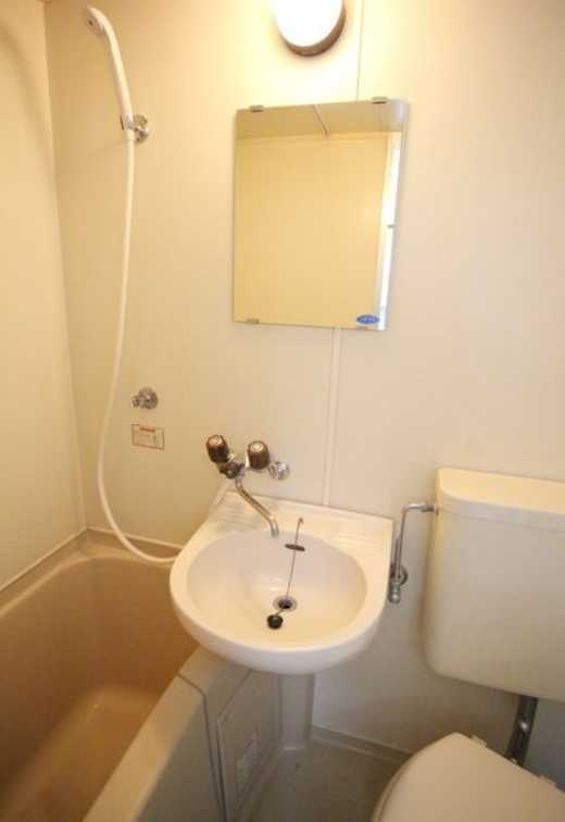 ユーコート上馬　駅近　オートロック　高層階　眺望良好の洗面所