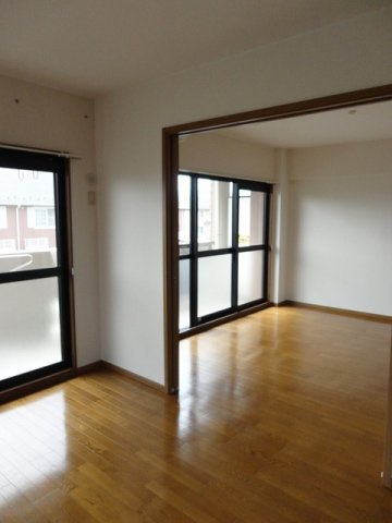 セレーノ松岡Ｂの居間・リビング