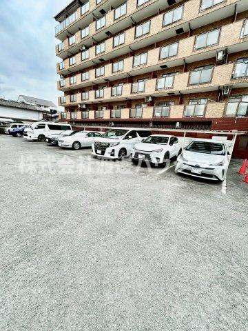 ロイヤルハイツ菅原の駐車場