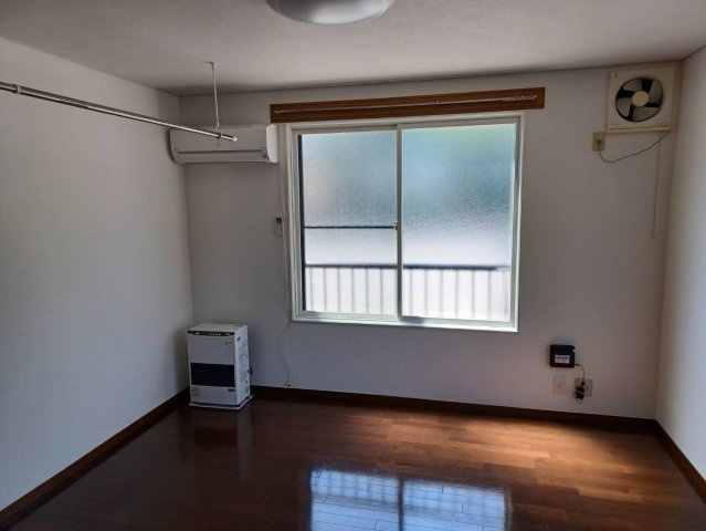 コーポ星野３号館の居間・リビング|こちらの居間で趣味の時間をお楽しみください