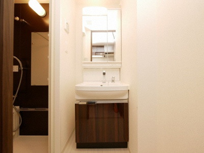 【洗面所】 | プレサンスOSAKA DOMECITYビーツ | 独立洗面台あり、毎朝おしゃれに忙しい女性の方におすすめです