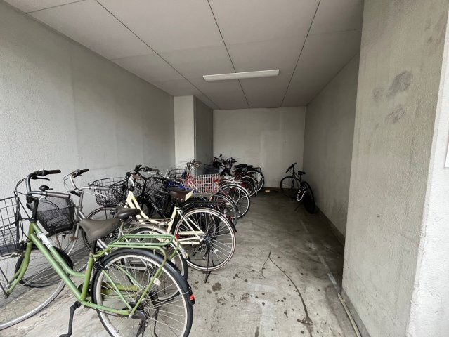 ミストラル本町ウエスト　BRAVI不動産のその他共用部分|【ミストラル本町ウエスト】駐輪場です