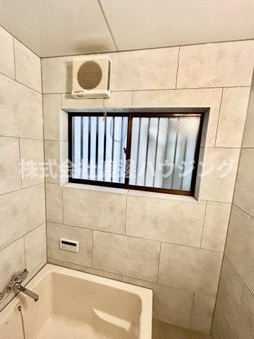日の出町戸建の内装|各箇所に窓有