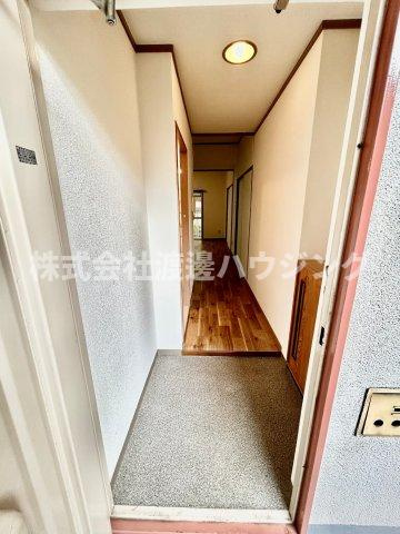 ユニライフ江坂の玄関