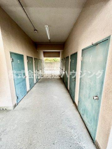 ユニライフ江坂のその他共用部分|トランクルーム