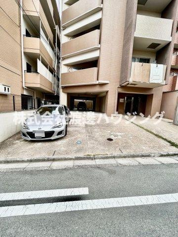 アンフィニⅦ緑地公園の駐車場