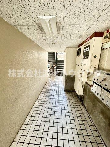 綿榎ハイツのエントランス