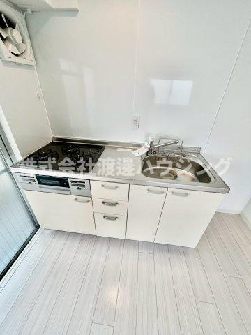 綿榎ハイツのキッチン|3口ガスシステムキッチン