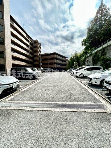 グランベール桃山台の駐車場