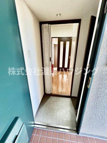 第13関根マンションの玄関