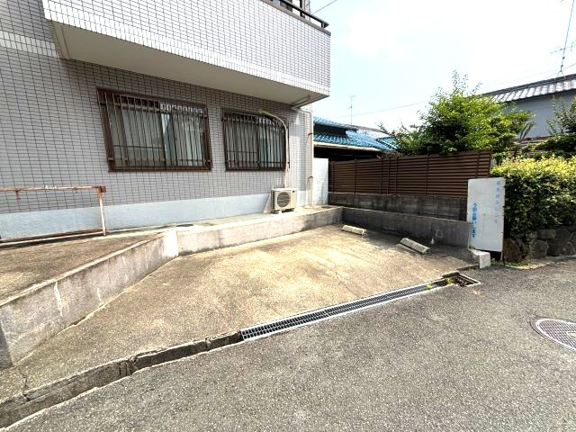 羽曳野ローズマンションの駐車場
