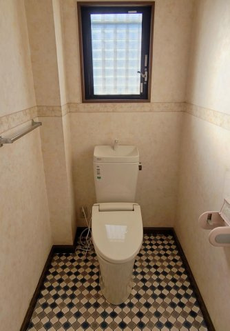 大阪市西成区松3丁目　売店舗付住宅のトイレ