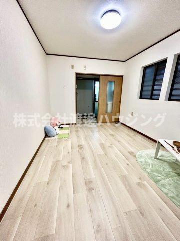 内代町3丁目貸家の居間・リビング