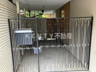 【エントランス】 | 上大崎3丁目戸建 | 建物の内部です