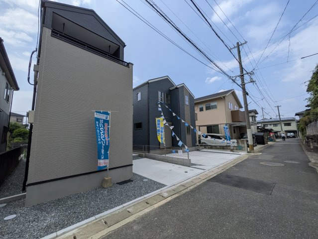 城南区梅林3丁目2期　1号棟の前面道路含む現地写真