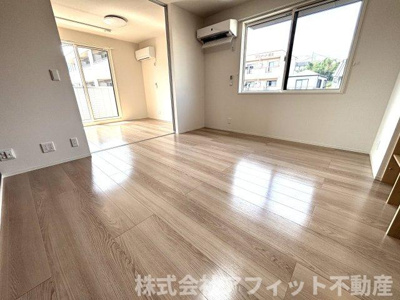 【居間・リビング】 | トリシア南蔵王 | LDK10.8帖