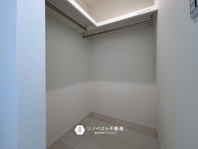 東大阪市金岡1丁目の収納|ライト付きのウォークインクローゼットで非常に使い勝手良いです◎