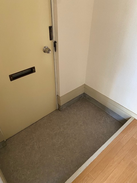 フルールマンションの玄関