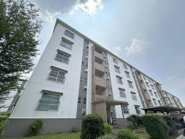 狭山台団地　２街区１４号棟の外観
