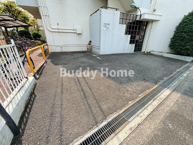 パークハイツ中野の駐車場