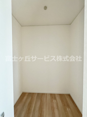 【収納】 | 榛原郡吉田町住吉 12期 新築一戸建て 2号棟 | 主寝室のウォークインクローゼット