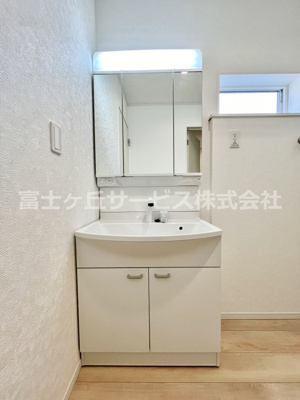【独立洗面台】 | 榛原郡吉田町住吉 12期 新築一戸建て 3号棟 | 独立洗面台、朝の身支度には欠かせません