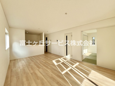 【居間・リビング】 | 榛原郡吉田町住吉 12期 新築一戸建て 3号棟 | LDK17帖