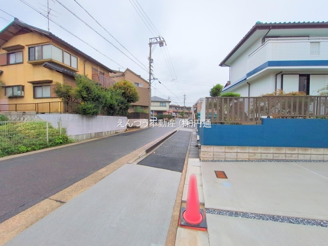 ハートフルタウン旭出3期の前面道路含む現地写真