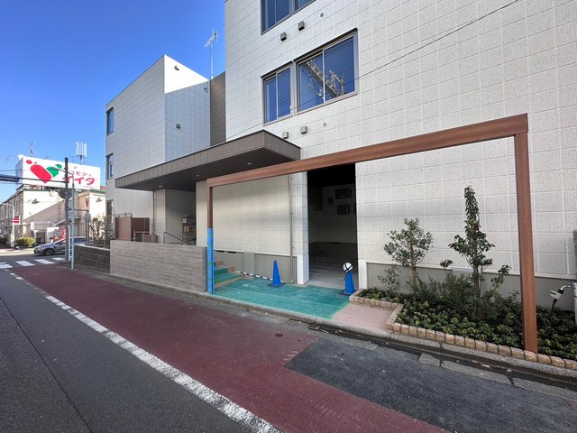 コスモメゾンⅠのエントランス|★オートロック対応　宅配BOX完備　無料Wi-Fi