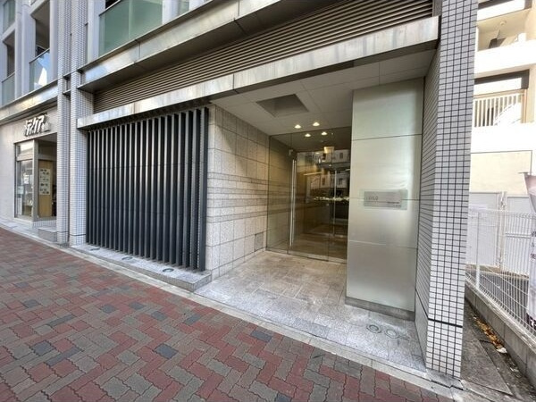 リエス東別院のエントランス