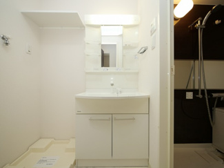 【独立洗面台】 | レジディア新大阪 | 朝の身支度には欠かせない独立洗面化粧台