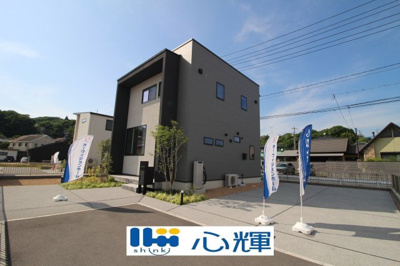 【前面道路含む現地写真】 | オーヴィジョンホーム西小串（４号地） | 明るい日差しが差し込む現地。車もゆったり駐めることが出来ます。ぜひ現地をご覧下さい。

