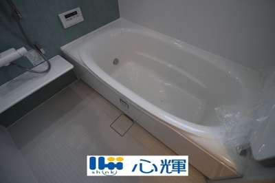 【浴室】 | オーヴィジョンホーム西小串（４号地） | 疲れを癒す場所にふさわしい快適で清潔な空間で、心も体もオフになるリラックスタイムをお楽しみ下さい。