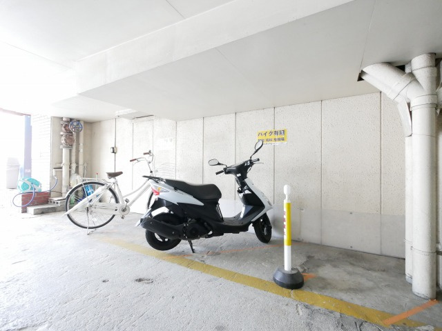 ニューライフ赤坂の駐車場