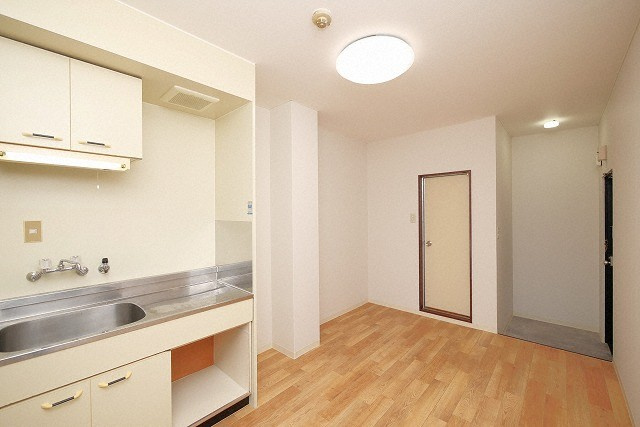 ニューライフ赤坂の居間・リビング