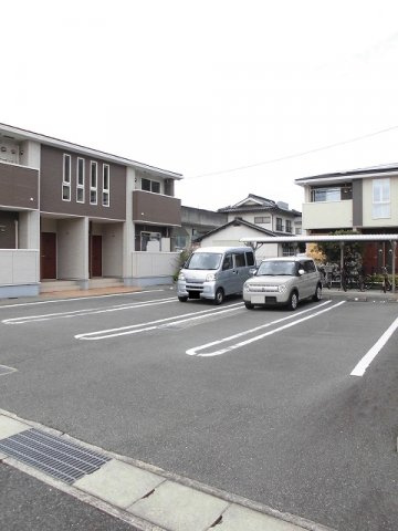 ジェルメＣの駐車場