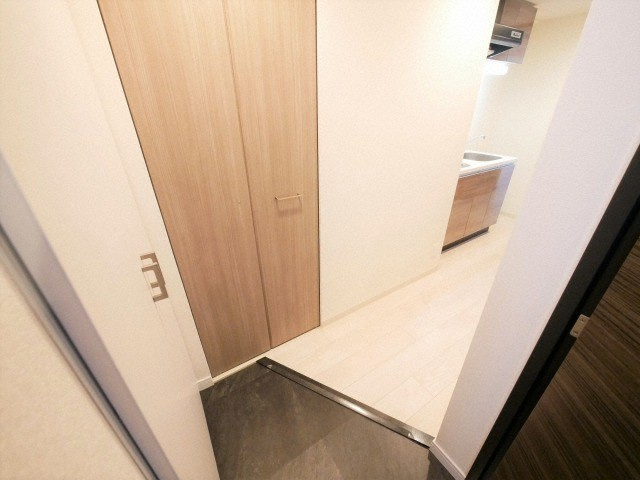 プレサンス松屋町駅前の玄関