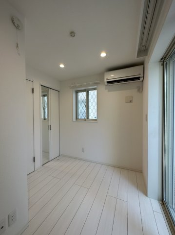 戸越1丁目戸建の居間・リビング|1階サービスルーム