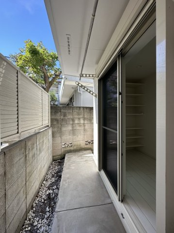 戸越1丁目戸建のバルコニー|1階サービスルーム屋外