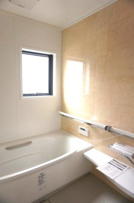 【浴室】 | 中古一戸建　高岡郡佐川町乙 | 換気窓付き