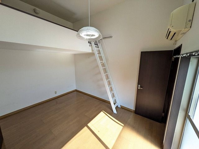 ラピス貝塚の内装