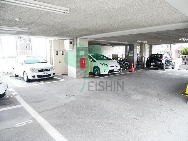 ジョワアバンセの駐車場