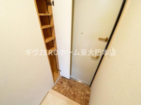 オズレジデンス中川の玄関