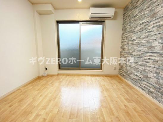 オズレジデンス中川の居間・リビング