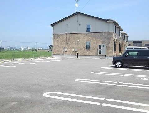 ロハスⅡの駐車場|駐車場があるので、車を買う予定の方も安心です