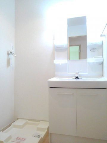 ロハスⅡの洗面所|脱衣スペースもあります