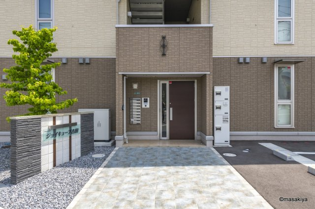 ジョイキューブ吉田のエントランス