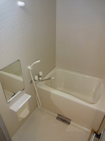 ウィステリアの浴室