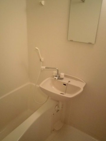 レオパレスクルークの浴室|バス、トイレ別です。