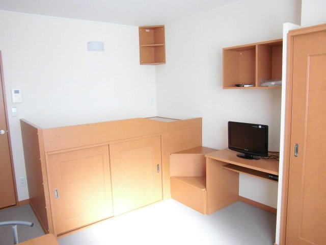 レオパレスクルークの寝室|広くて明るい寝室